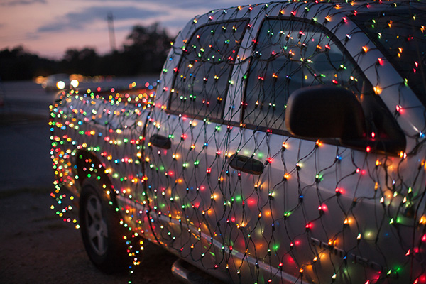 How to Safely Decorate Your Car for Christmas